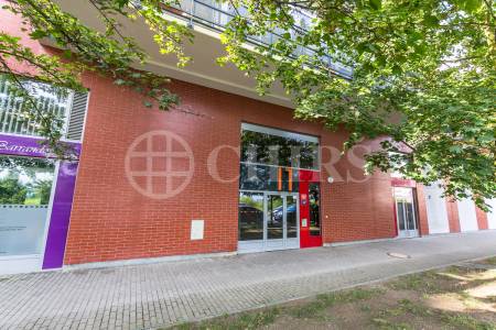 Prodej bytu 2+kk s předzahrádkou a garážovým stáním, OV, 47m2, ul. Werichova 1145/25, Praha 5 - Hlubočepy