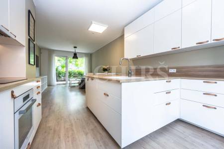 Prodej bytu 3+kk s předzahrádkou a třemi terasami, OV, 175 m2, ul. Butovická , Praha 5 - Jinonice