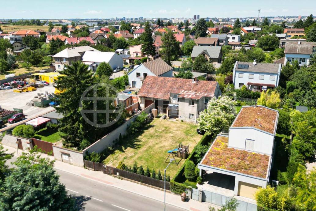 Prodej stavebního pozemku 704m2, ul. Ke Smíchovu 89, Praha 5 - Slivenec