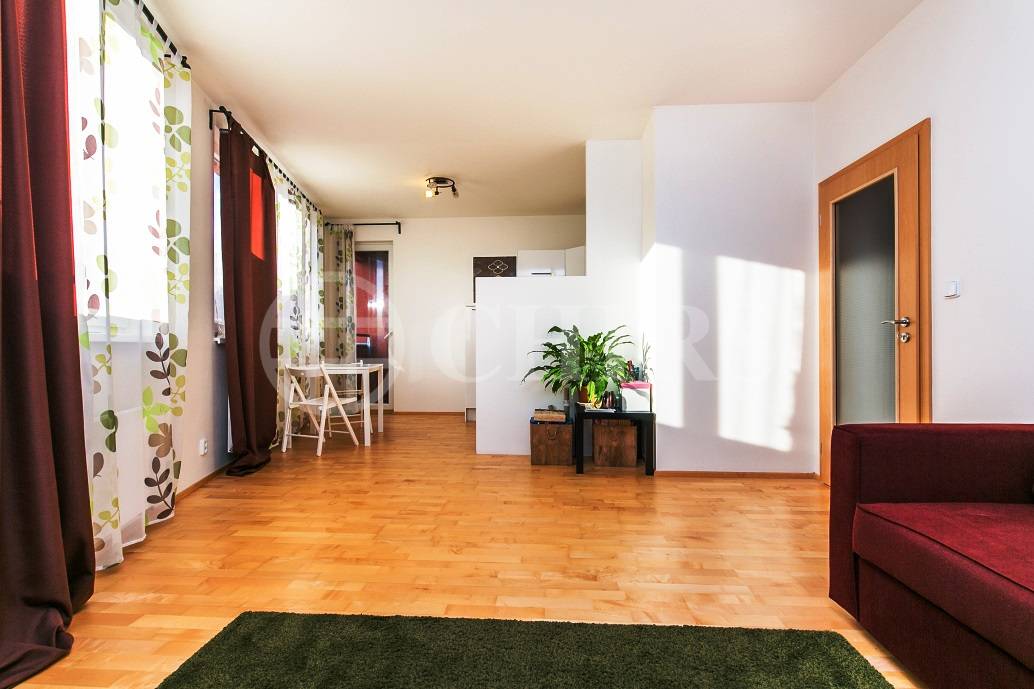 Prodej bytu 1+kk s lodžií, OV, 39m2, ul. Tlumačovská 2766/26b, Praha 13 - Stodůlky