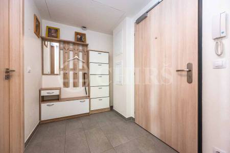 Pronájem bytu 2+kk s balkonem, OV, 43m2, ul. Petržílkova 2835/3, Praha 5 - Stodůlky