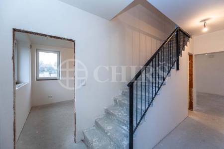 Prodej bytu 5+kk+pracovna s balkonem a zahradou, OV, 146m2, ul. Masarykova 1586/230, Rudná u Prahy