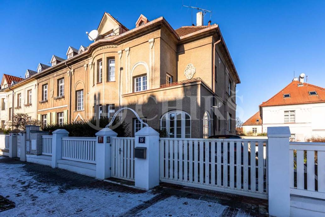 Pronájem RD 5+1 se zahradou, OV, ul. Na Ořechovce 201/20, Praha 6 - Střešovice