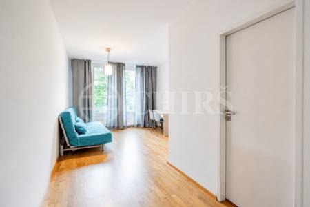 Pronájem bytu 4+kk s lodžií, OV, 152m2, ul. Švédská 1010/15, Praha 5 - Smíchov