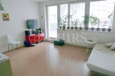 Pronájem bytu 1+kk/T, OV, 37m2, ul. Berlínská 5, P-10 Hostivař