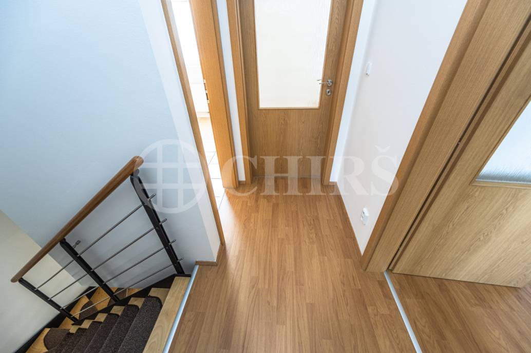 Pronájem řadového domu 4+kk, OV, 100 m2, zahrada 239 m2, Drahelčice, Praha - západ
