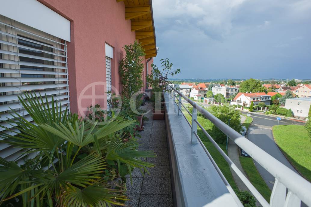 Prodej bytu 4+kk/T/GS, 105 m2 + 58 m2 terasa, Holubí 7, Praha 6 - Suchdol