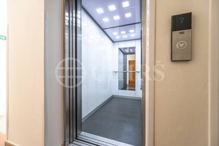 Pronájem mezonetového bytu 4+kk se dvěma terasami, OV, 109 m2, Sluneční náměstí 2560/4, Praha 5 - Hůrka