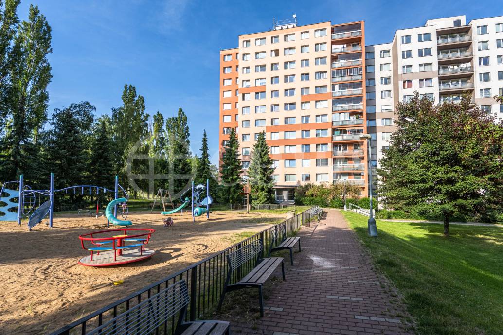 Prodej bytu 3+1 s lodžií a sklepem, OV, 71m2,ul. Ciolkovského 861/14, Praha 6 - Ruzyně