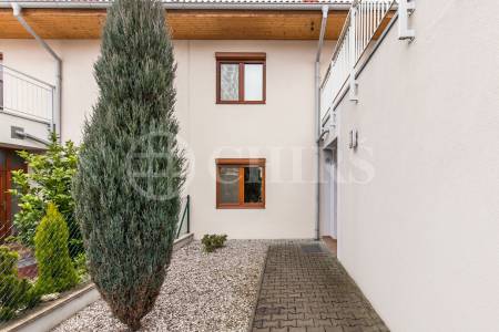 Prodej rodinného domu 4+1, OV, 180m2, ul. Lomená 267, Zbuzany, Praha - západ