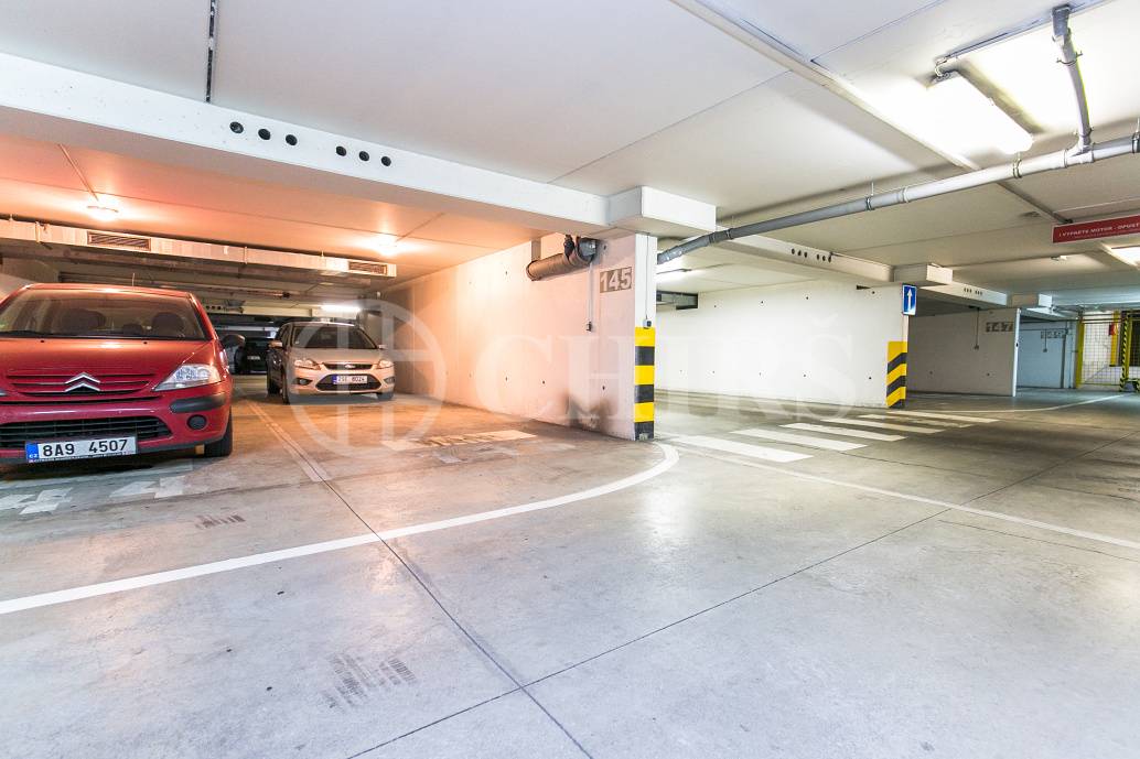 Prodej bytu 2+kk s předzahrádkou a terasou, OV, 49m2, ul. Högerova 1098/15, Praha 5 - Hlubočepy