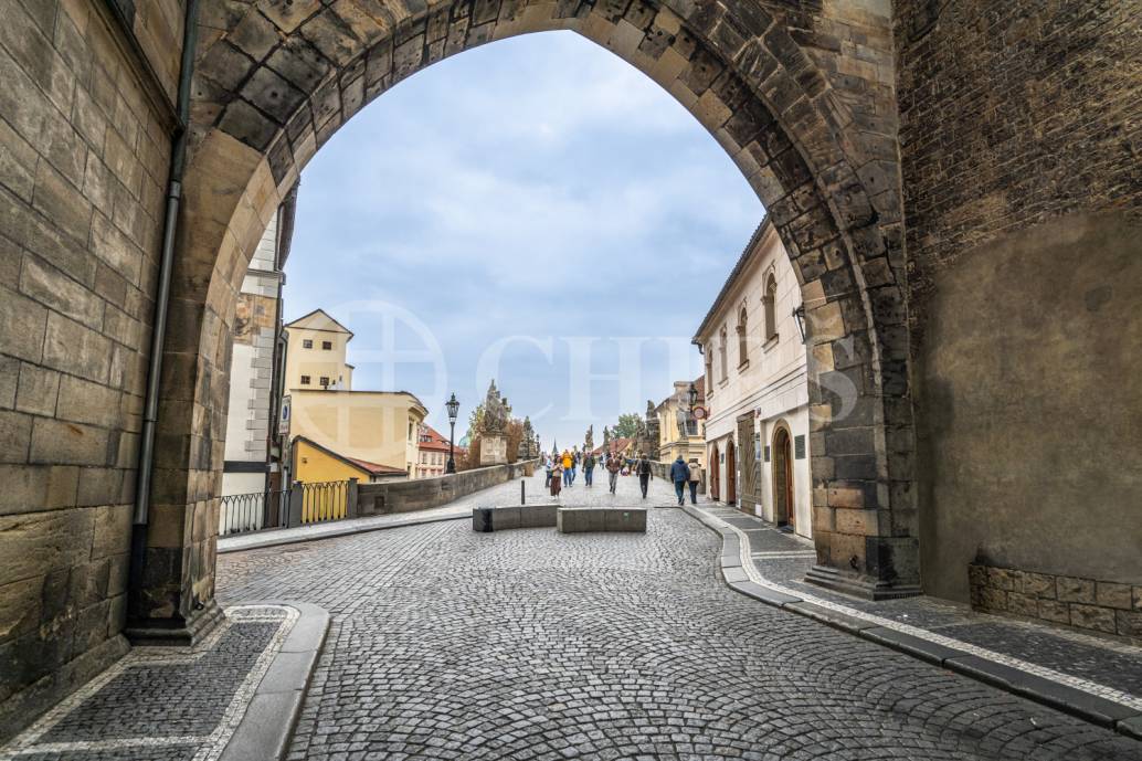 Pronájem  bytu 2+kk s balkonem, 53m2, ul. Mostecká, Praha 1- Malá Strana