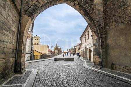 Pronájem  bytu 2+kk s balkonem, 53m2, ul. Mostecká, Praha 1- Malá Strana