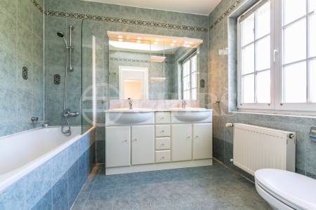 Prodej RD, 6+1/B/2xG, OV, cca 220m2, ul. Na Malé Šárce 769/26, Praha 6 - Nebušice