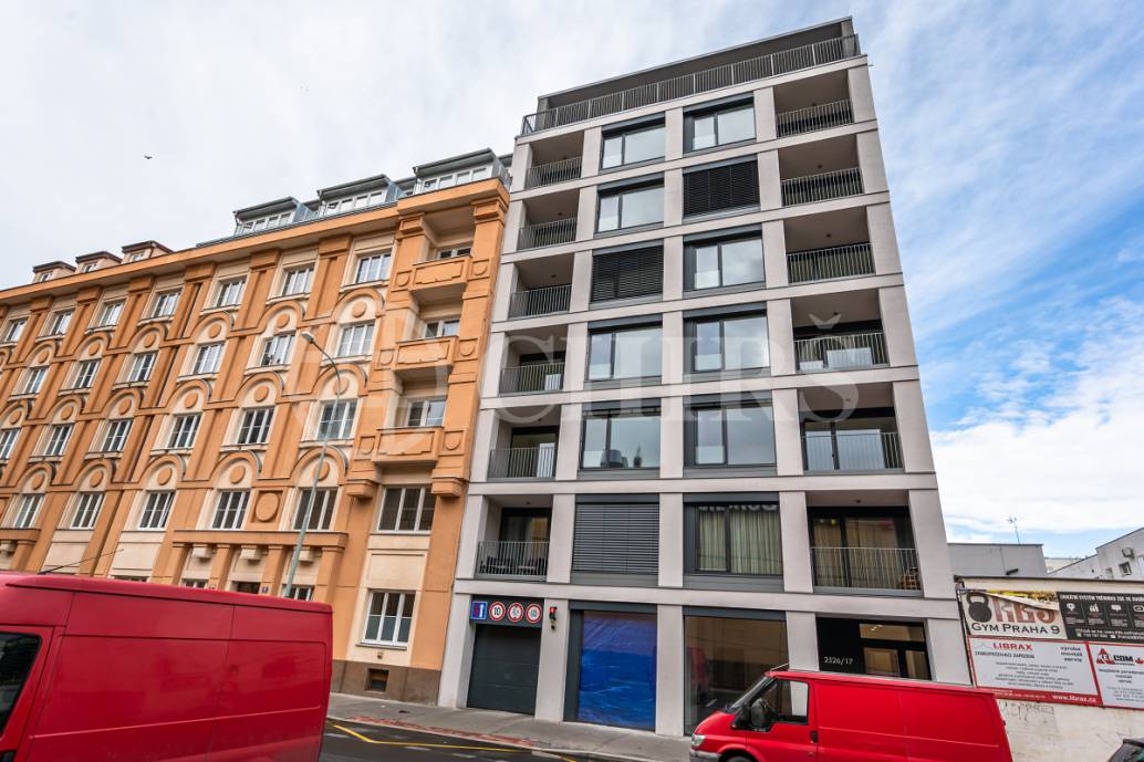 Pronájem bytu 1+kk/T + garážové stání, OV, 37m2 + 8m2 terasa, ul. Ocelářská 2625/17, P-9 Libeň Pronájem bytu 1+kk/T + garážové stání, OV, 37m2 + 8m2 terasa, ul. Ocelářská 2625/17, P-9 Libeň