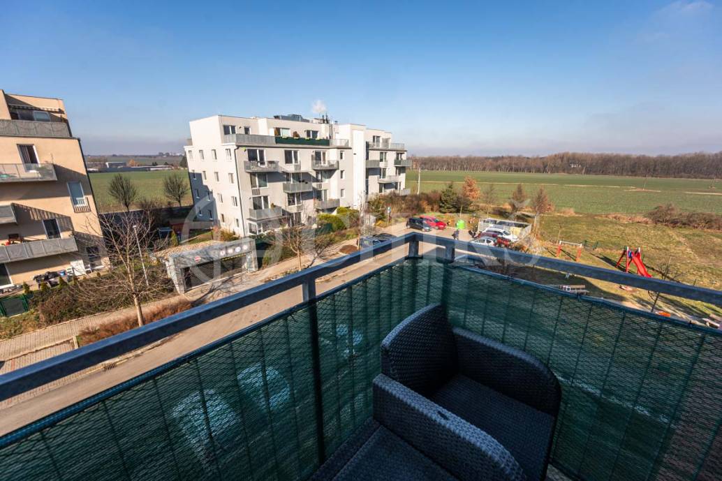 Pronájem bytu 2+kk s balkonem, OV, 45m2, ul. Žitná 1871, Hostivice, okr. Praha-západ