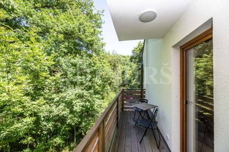 Prodej apartmánu 3+kk s balkonem, OV, 67m2, Apartmány Hrdlička, Slapy