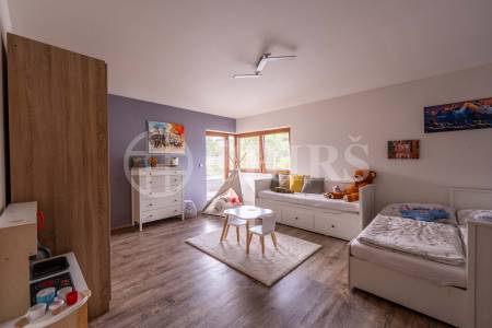 Prodej rodinného domu 5+kk s bazénem, zahradou a garáží, ul. U Mlýna 324, Chrustenice