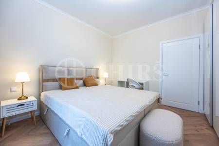 Pronájem  bytu 2+kk s balkonem, 53m2, ul. Mostecká, Praha 1- Malá Strana