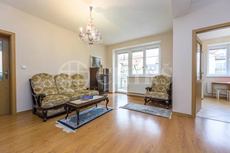 Pronájem bytu 2+1 s balkonem, OV, 60m2, ul. Oranžová 214, Chrášťany, okr. Praha-západ