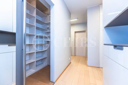 Pronájem bytu 3+kk s balkonem, lodžií a dvěma garážovými stáními, OV, 86 m², ul. Vacínovská 831/6, Praha 5 – Jinonice