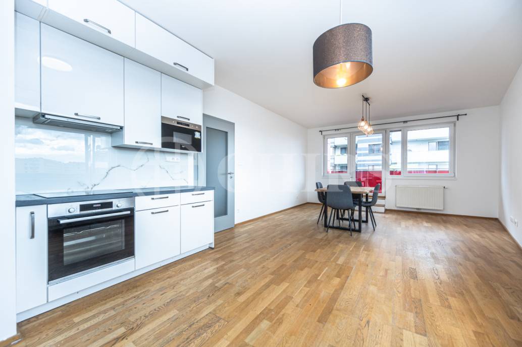 Pronájem bytu 3+kk se dvěma balkony, sklepem a garážovým stáním, OV, 81m2, ul. Pod Stolovou horou 984/5, Praha 5 – Jinonice