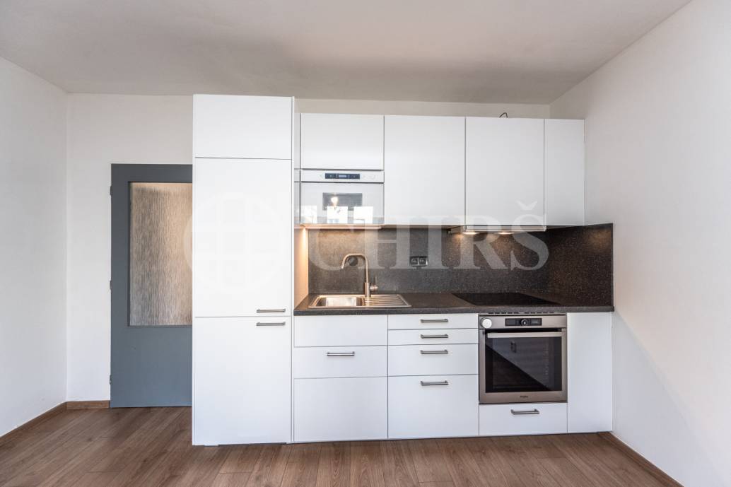 Prodej bytu 1+1 se sklepem, OV, 53 m², ul. Zavadilova 96/14, Praha 6 – Dejvice.