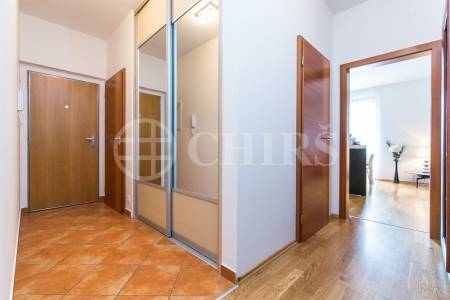 Prodej bytu 4+kk s balkonem a 2x garážovým stáním, OV, 113m2, ul. Za Zámečkem 746/5a, Praha 5 - Jinonice