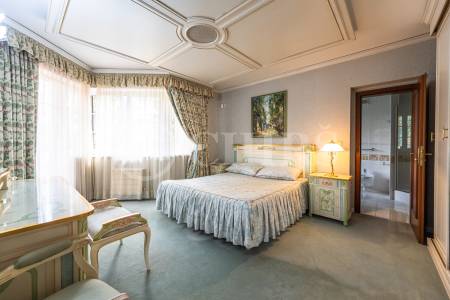 Pronájem rodinného domu 9+1 se zahradou, bazénem a garáží, OV, 390 m2, ul. Ke Školce, Průhonice, Praha-západ