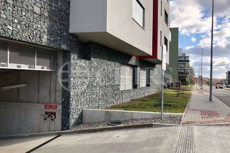 Prodej garážového stání, OV, 12 m2, ul. Pod stolovou horou 975/1, P5 - Jinonice