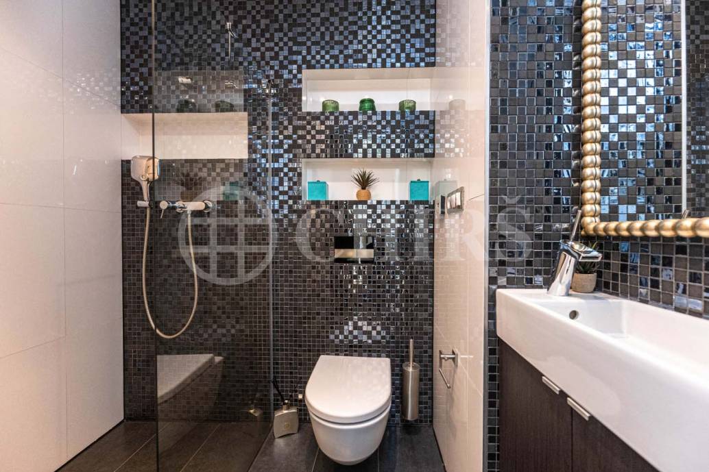 Prodej rodinného domu 5+kk s terasou, dvěma garážemi a zahradou, ul. K Rozvodně 1094/26, Praha 5 - Slivenec