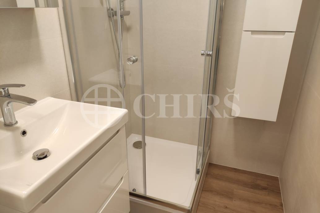 Pronájem bytu 2+kk, OV, 44 m2, ul. Kosmická 755/37, Praha 4 Háje. Pronájem bytu 2+kk, OV, 44 m2, ul. Kosmická 755/37, Praha 4 Háje.