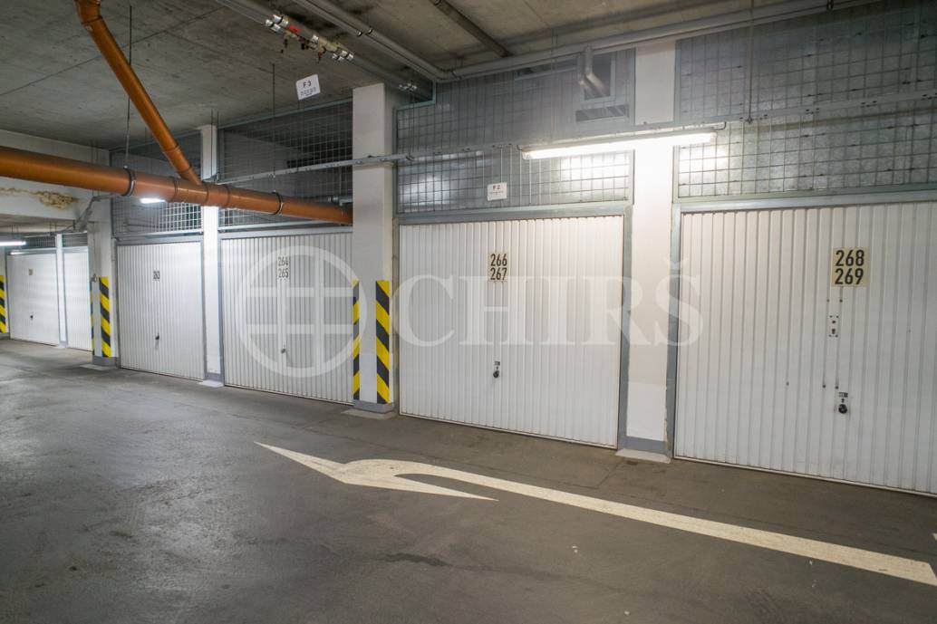 Pronájem dvougaráže, OV, 26,25m2, ul. Voskovcova 1130/34, Praha 5 - Hlubočepy