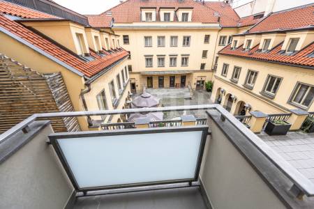 Pronájem  bytu 2+kk s balkonem, 53m2, ul. Mostecká, Praha 1- Malá Strana