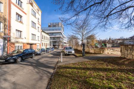 Prodej bytu 1+1 se sklepem, OV, 53 m², ul. Zavadilova 96/14, Praha 6 – Dejvice.