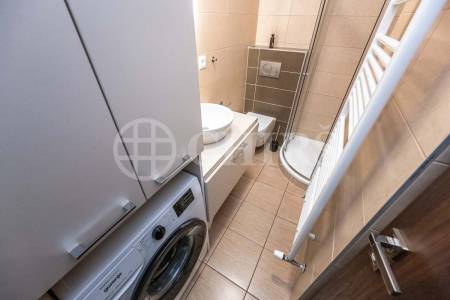 Pronájem bytu 1+kk, OV, 47m2, ul. Jankovcova 24/18, Praha 7 - Holešovice