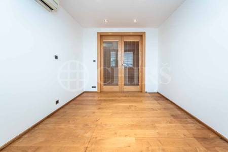 Pronájem bytu 2+kk s balkonem, OV, 63 m2, ul. Na Záhonech 1384/69, Praha 4 - Michle