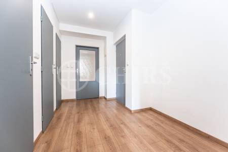 Prodej bytu 1+1 se sklepem, OV, 53 m², ul. Zavadilova 96/14, Praha 6 – Dejvice.