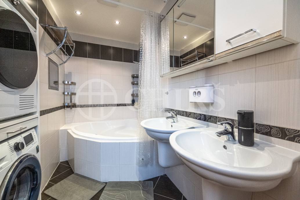 Pronájem bytu 3+kk s lodžií, balkonem, garážovým stáním a sklepem, OV, 96m2, ul. Nad Dalejským údolím 2688/1, Praha 5 - Stodůlky