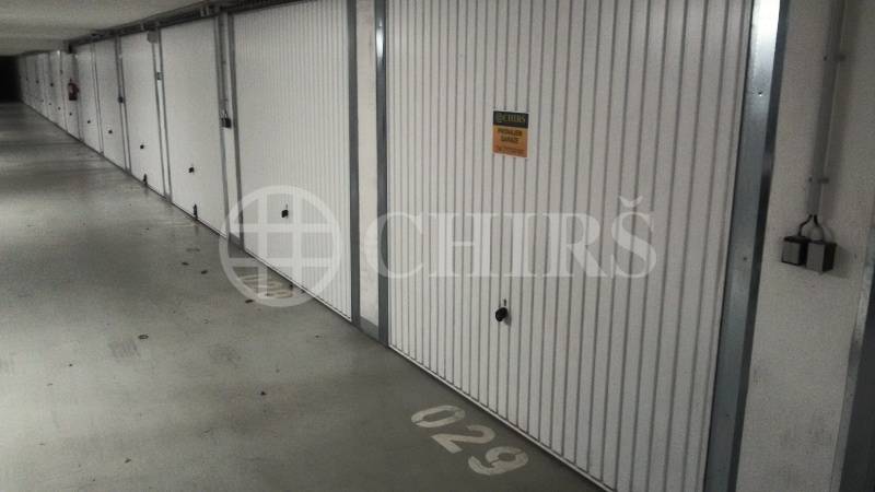Pronájem garáže, 17m2, ul. Lovosická 856/2a, P-9 Prosek