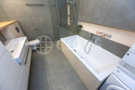 Pronájem bytu 3+kk s balkonem, lodžií a dvěma garážovými stáními, OV, 86 m², ul. Vacínovská 831/6, Praha 5 – Jinonice