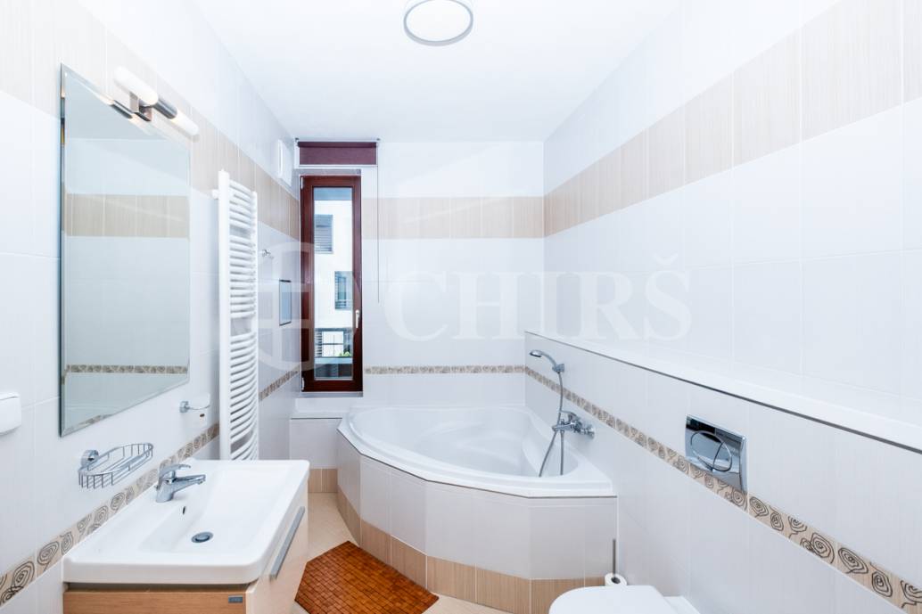 Prodej bytu 2+kk s lodžií a sklepem, OV, 60 m2, ul. Musílkova 1311/5b, Praha 5 - Košíře