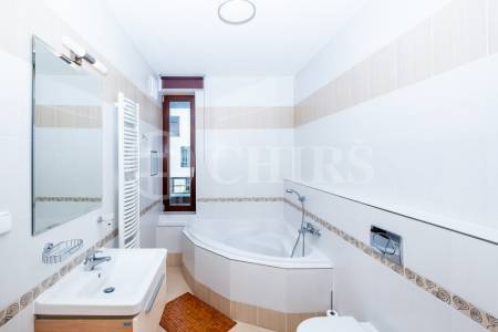 Prodej bytu 2+kk s lodžií a sklepem, OV, 60 m2, ul. Musílkova 1311/5b, Praha 5 - Košíře