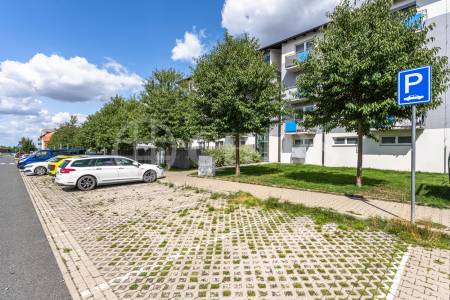 Prodej bytu 3+kk s terasou, zahradou 315m2 a dvěma parkovacími stáními , OV, 60 m2, ul. Příhodova, Chýně