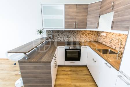Pronájem bytu 2+kk s balkonem, OV, 43m2, ul. nám. Junkových 2870/3, Praha 13 - Stodůlky