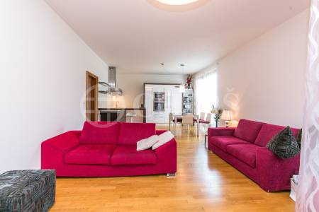Prodej bytu 4+kk s balkonem a 2x garážovým stáním, OV, 113m2, ul. Za Zámečkem 746/5a, Praha 5 - Jinonice