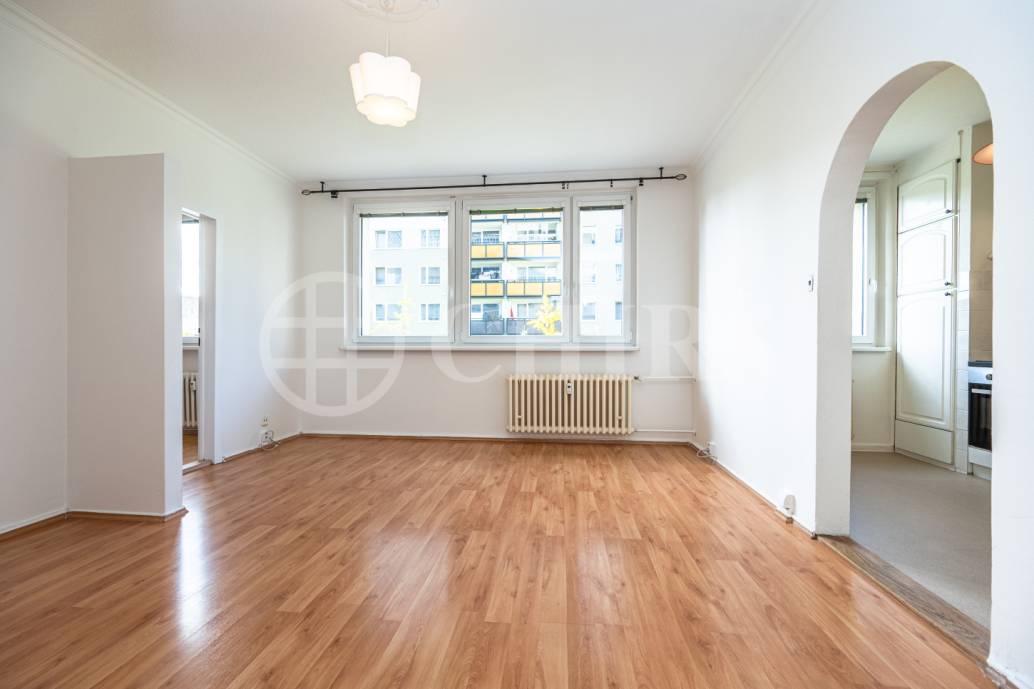 Pronájem bytu 2+1, 43m2, šatna, sklep ul. Na Betonce 1361/3, Praha 5 - Radotín