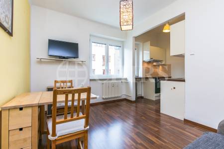 Pronájem bytu 2+kk, OV, 45 m2, ul. Šestidomí 987/4, Praha 6 - Bubeneč