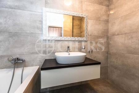 Prodej bytu 3+kk s balkonem, sklepem a garážovým stáním, OV, 102m2, ul. Voskovcova 1130/26, Praha 5 - Barrandov