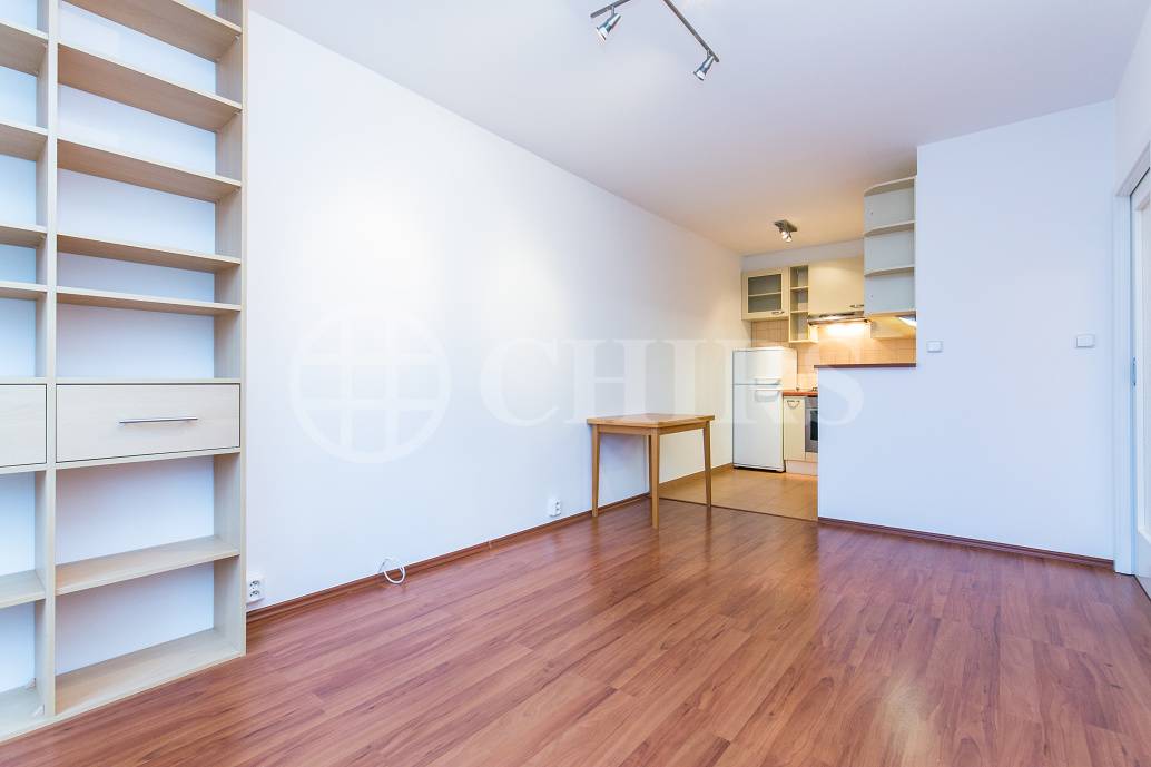 Pronájem bytu 2+kk s lodžií, OV, 40m2, ul. Bítovská 1212/10, Praha 4 - Michle